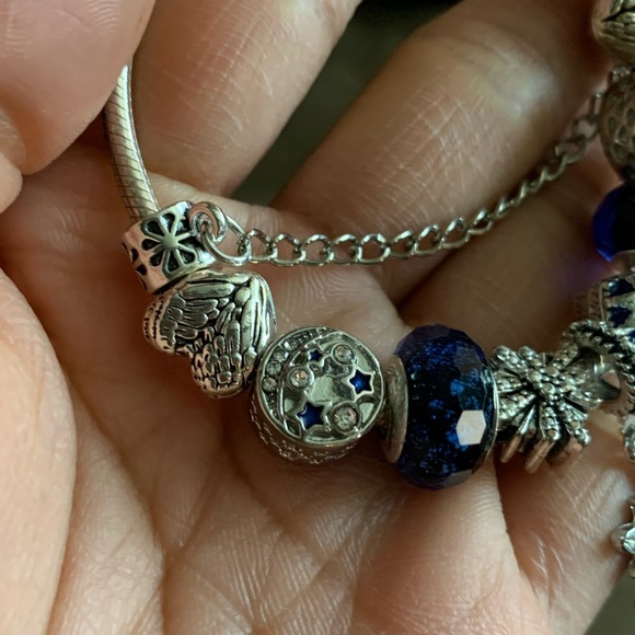 Pandora Snake Bracelet w/ Blue Snowflakes Christmas Theme Charms - Picture 4 of 11